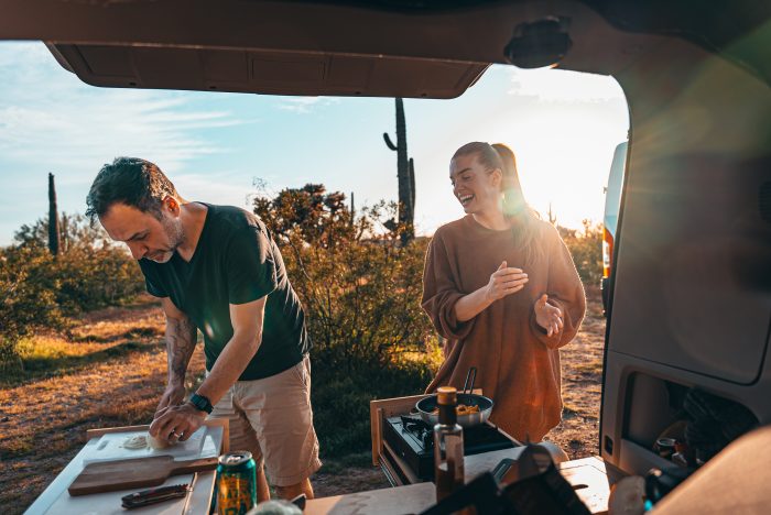 Aménagement vanlife avec une cuisine extérieur