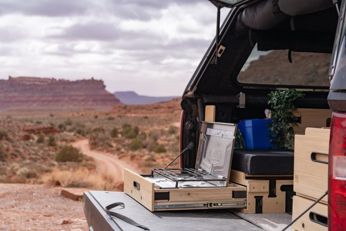 Aménagement vanlife avec une cuisine extérieur